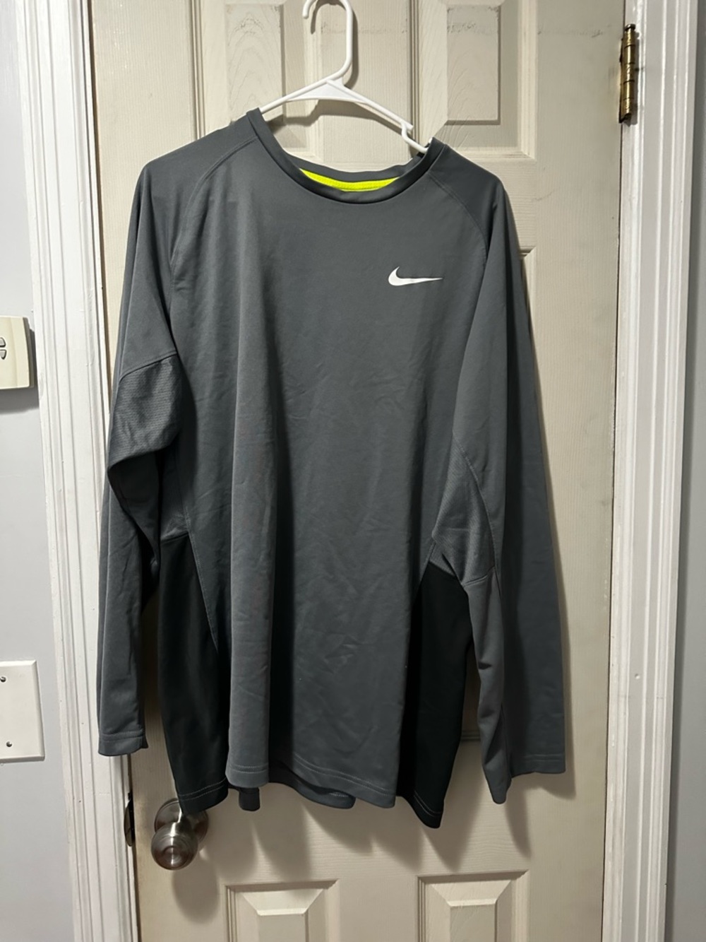 Nike Men's Dark Gray Long-Sleeve Crew with Black Panels